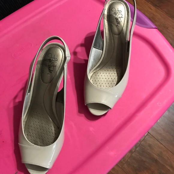 Heels - Picture 3 of 3